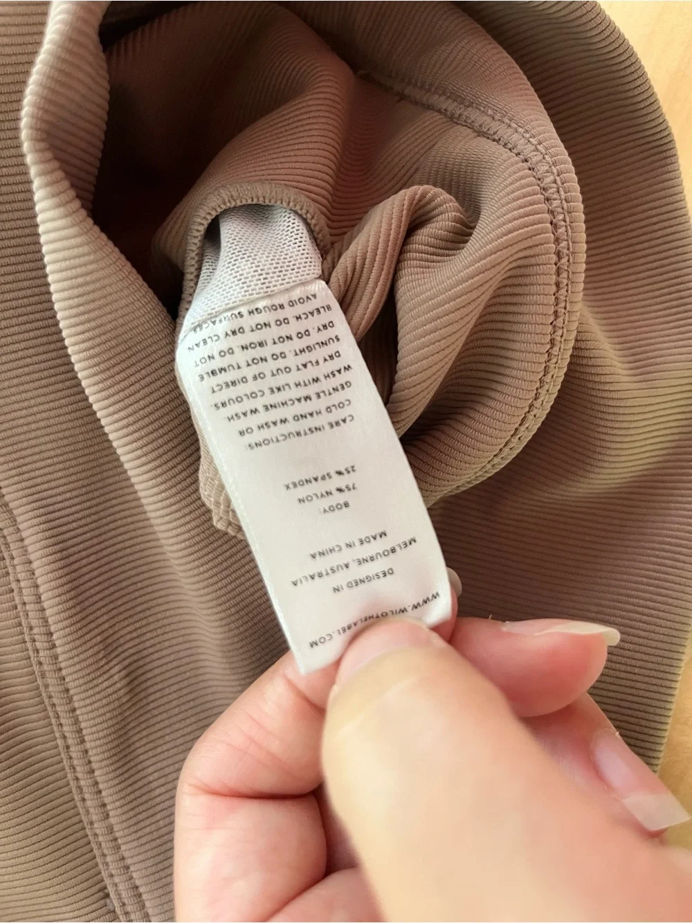 WILO Active Ribbed Sports Bra / Longline Crop Top in a mauve/latte, Sz M